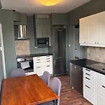 Moderne Og Sentral Leilighet Med Balkong - Perfekt For Familier