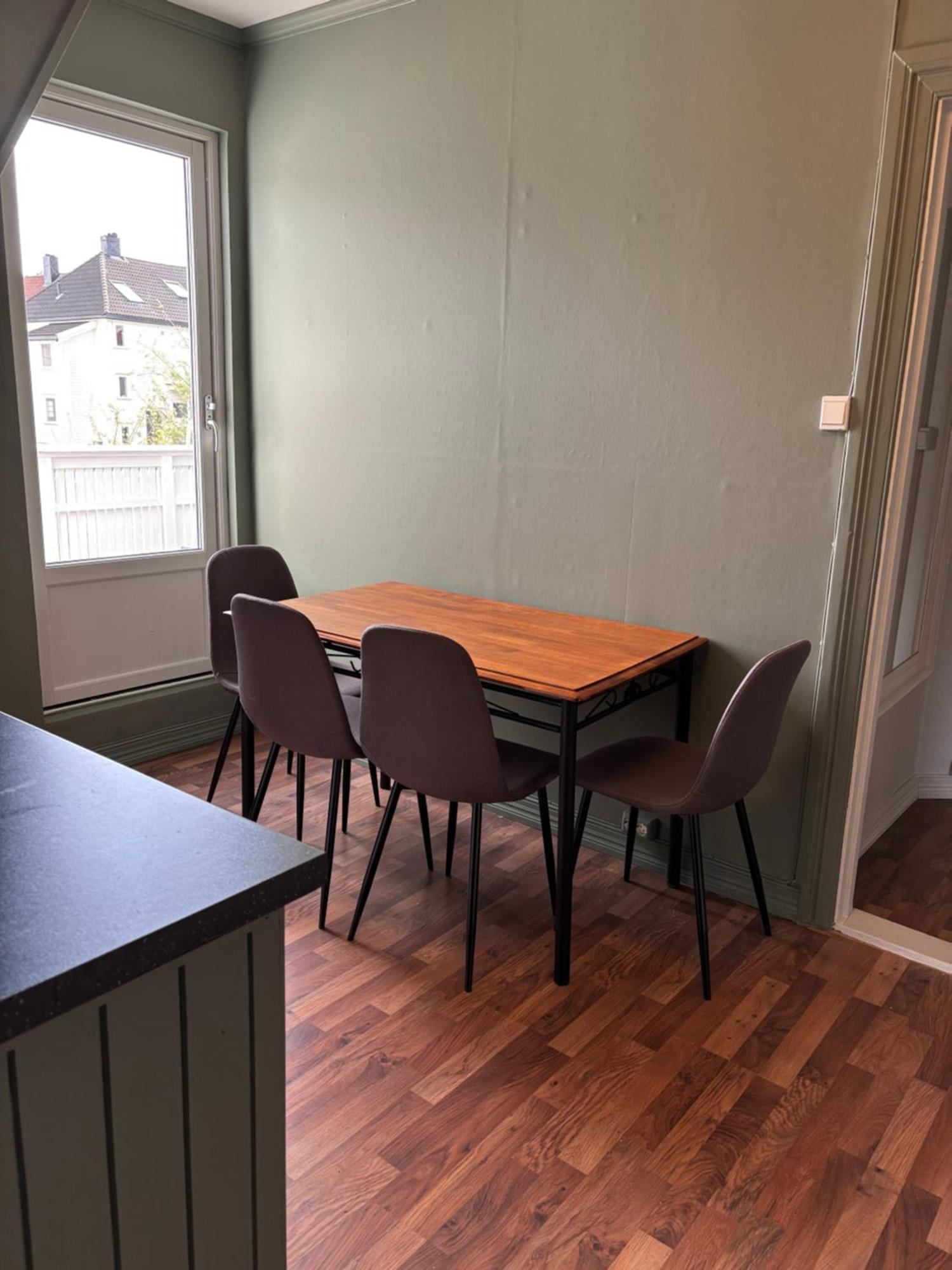 Moderne Og Sentral Med Balkong - Perfekt For Familier